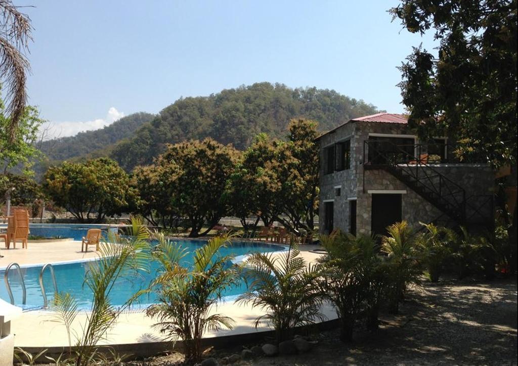 ホテル コーベット マンゴ ブルーム Jim Corbett National Park 部屋 写真